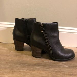 Diba black booties